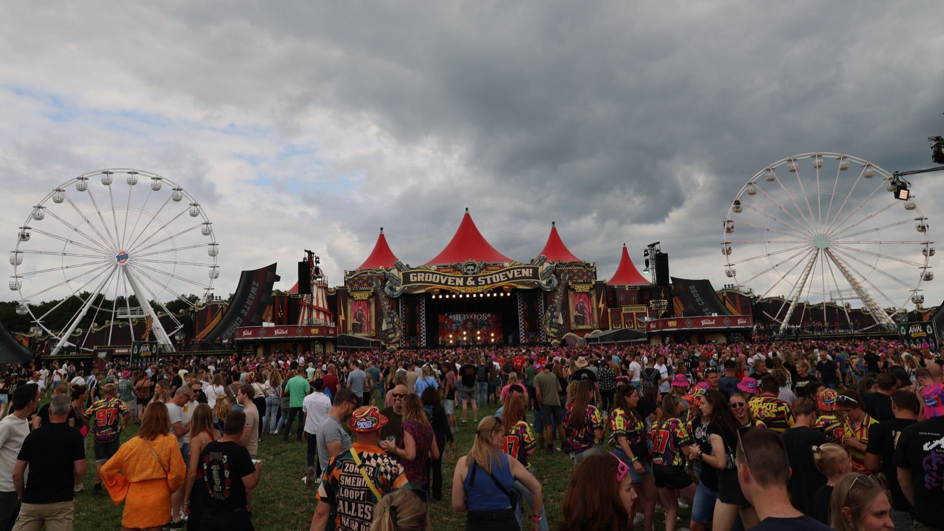 Op de mainstage trad De Heinoos op vlak nadat het evenement geopend werd om 15.00 uur.