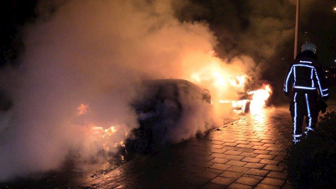 Twee autobranden in Oldenzaal, mogelijk brandstichting