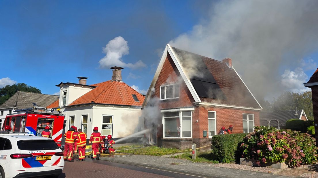 Rook komt uit de woning in Noordbroek