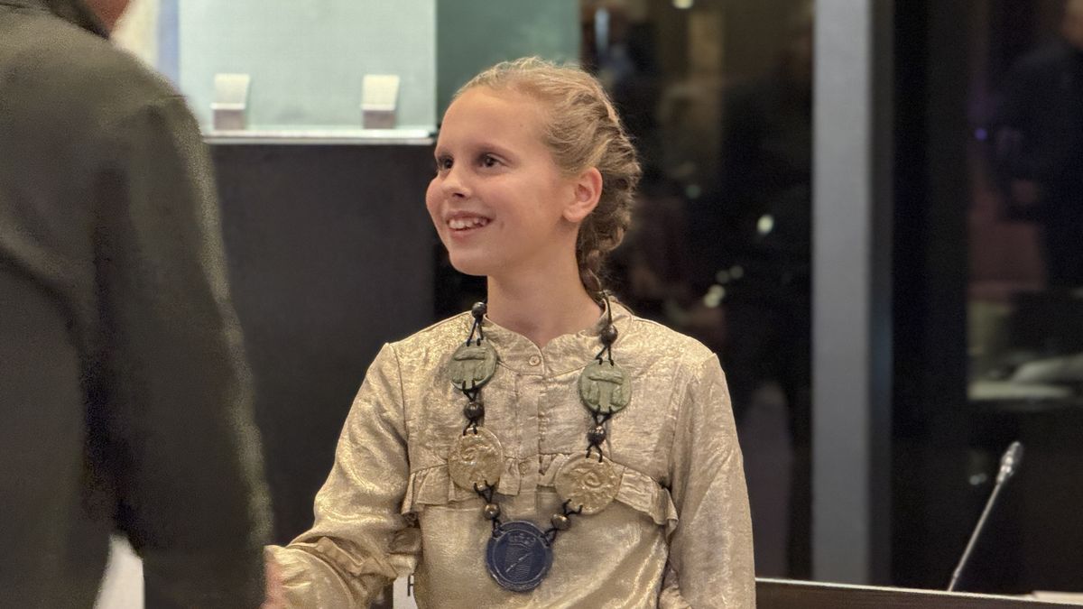 Kinderburgemeester Femke (11) overtuigt gemeenteraad om prullenbakken in Westerveld op te fleuren