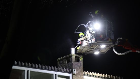 Brandweer met hoogwerker naar schoorsteenbrand Molenhoek Nieuws