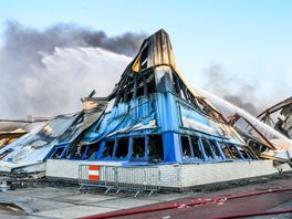 Zo'n 20 bedrijven beschadigd door brand in Ter Aar, komende week onderzoek naar oorzaak