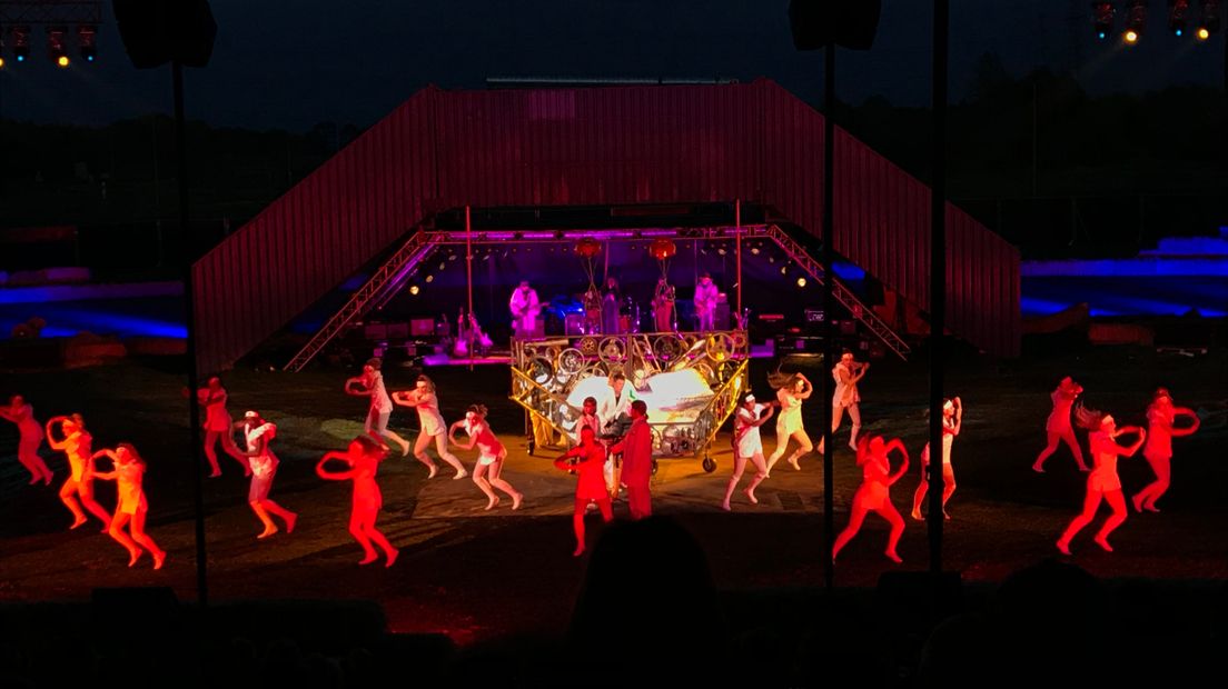 Een scene uit de voorstelling 'Jumping Jack' (Rechten: RTV Drenthe / Jeroen Willems)