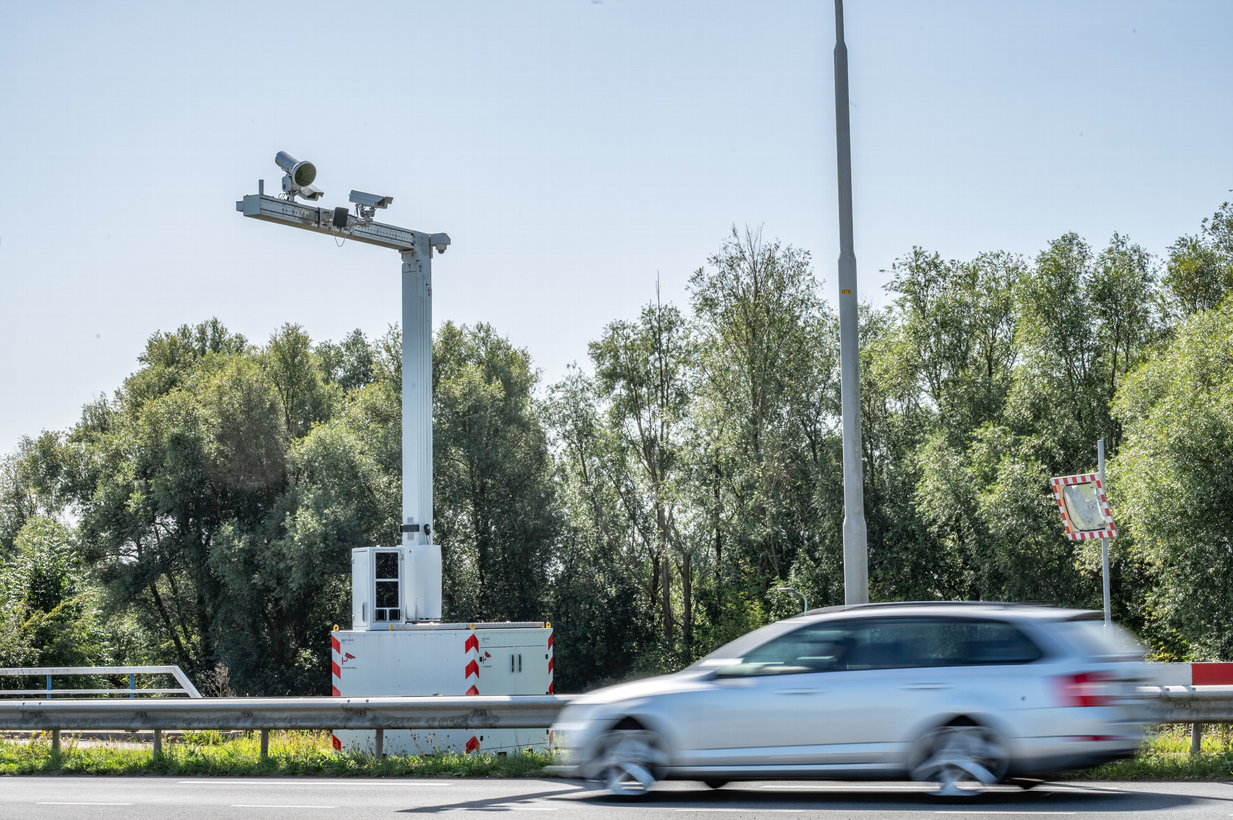 Onbekend doel focusflitser langs N359 bij Lemmer