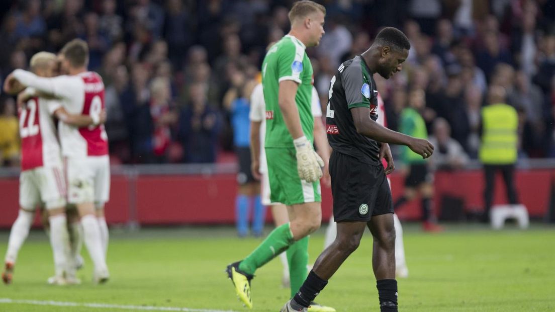 Padt en Zeefuik buigen het hoofd na de derde treffer van Ajax