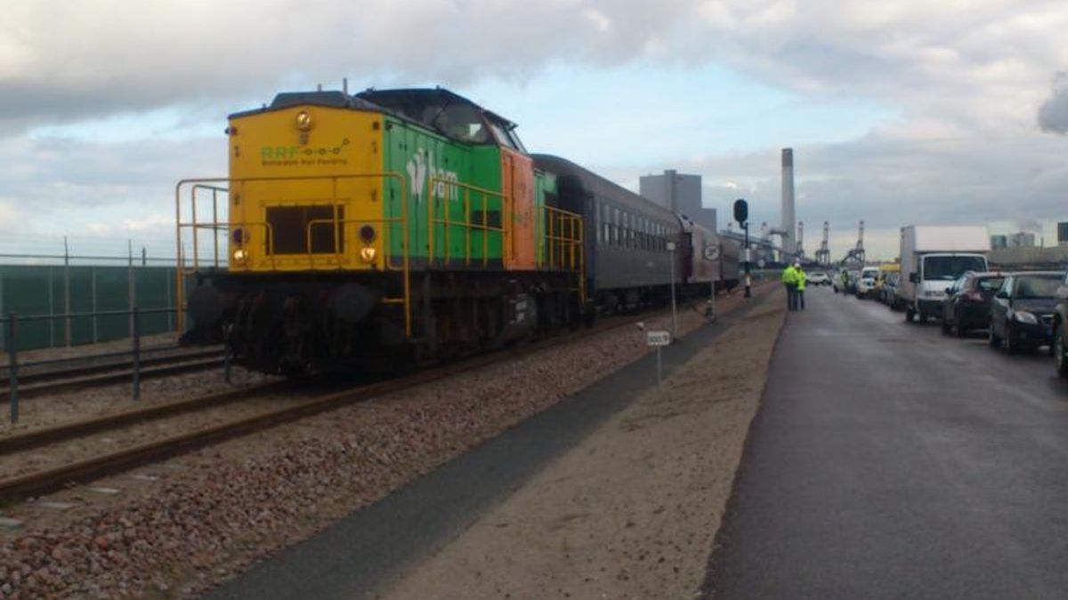 waarom rijden treinen links