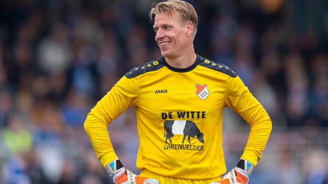 Oud-prof Barry Ditewig (41) is de keeper van ONS Sneek.