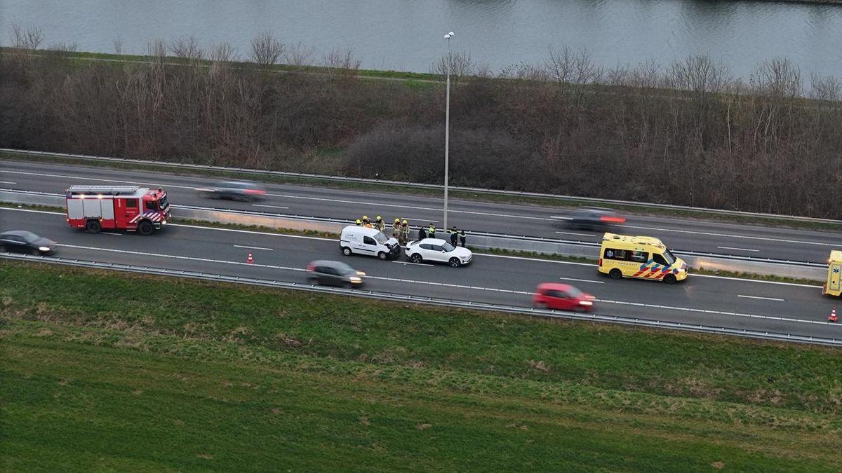 Kilometers file na ongeval op A2 bij Roosteren