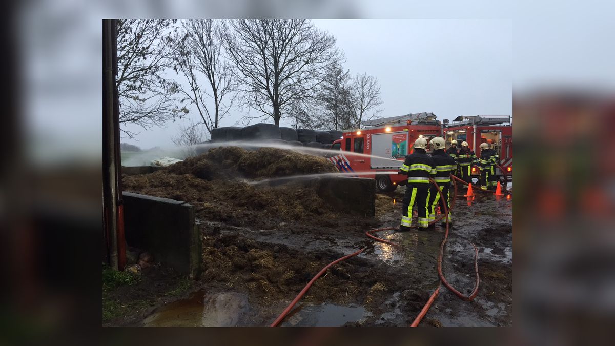 UPDATE: Brand hooibult Wijckel: schuur met geiten vol rook