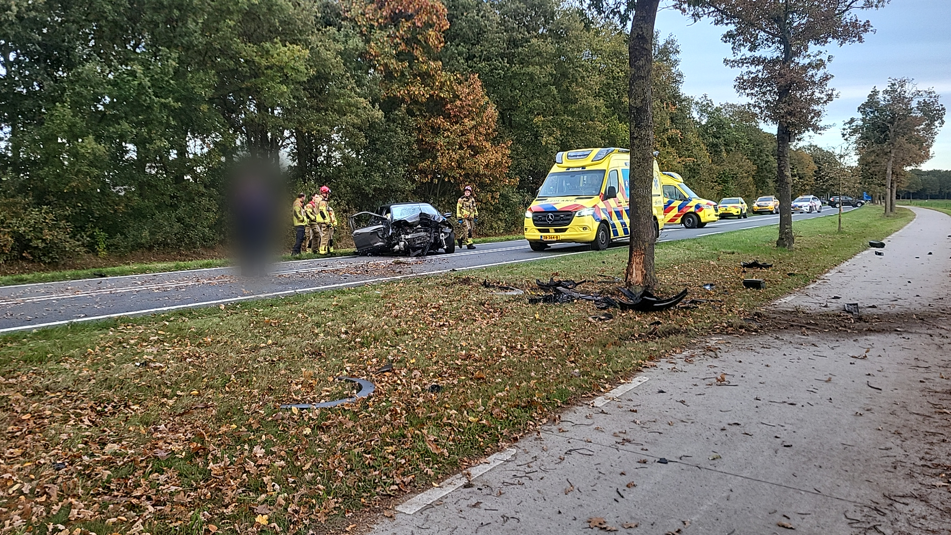 Raalterweg in Wijhe dicht na ernstig ongeluk.
