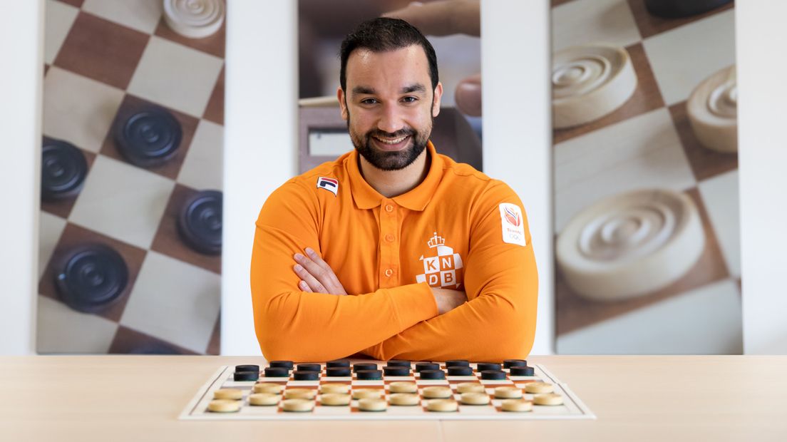 Martijn van IJzendoorn op 16 september een wereldrecord poging simultaan dammen doen