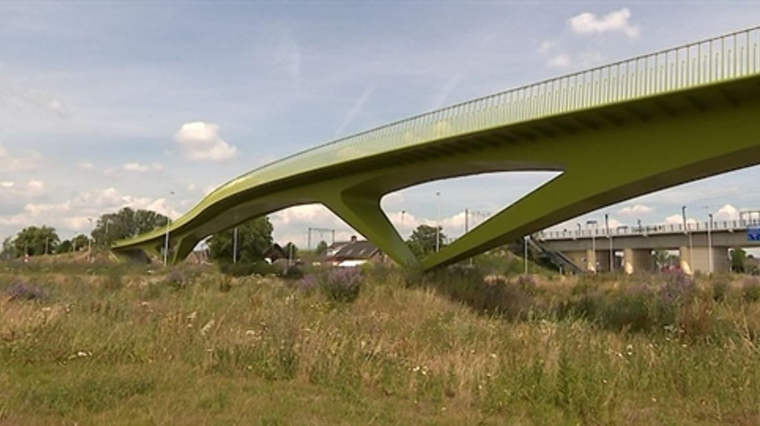 De aanleg kostte 1 miljoen euro per kilometer maar dan fiets je ook binnen 40 minuten van Arnhem naar Nijmegen. Het zogenoemde RijnWaalpad is klaar, een nieuwe snelweg voor fietsers.