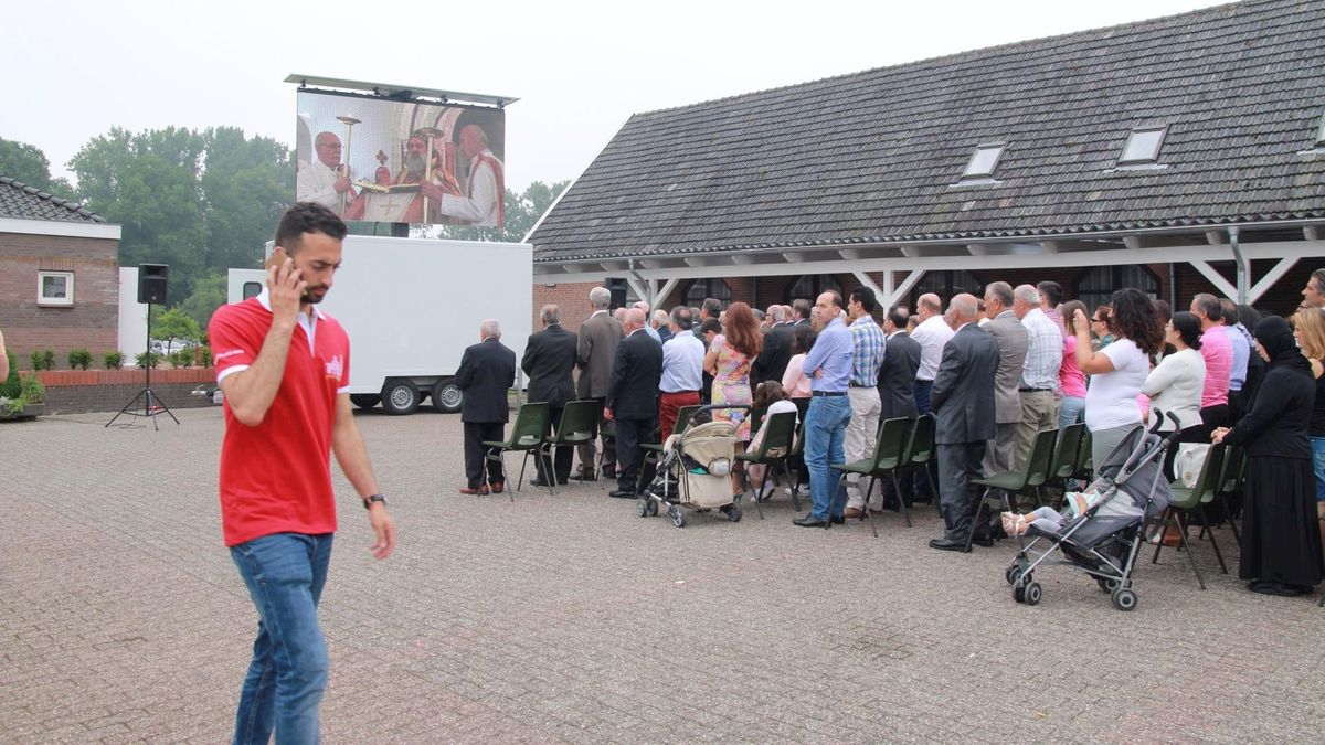 Hoog bezoek in Glane; patriarch uit Syrië leidt kerkdienst