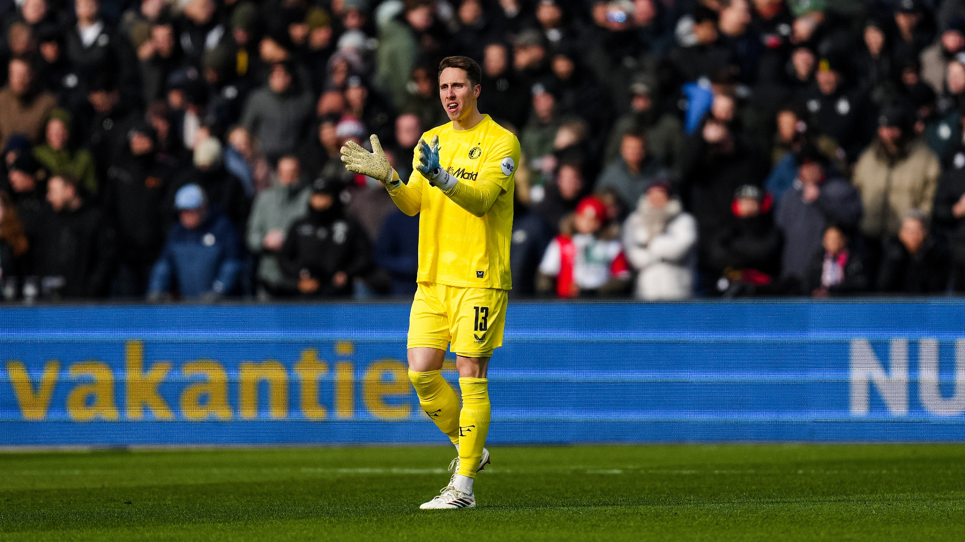 Steven Benda debuteert tijdens Feyenoord-Go Ahead Eagles.