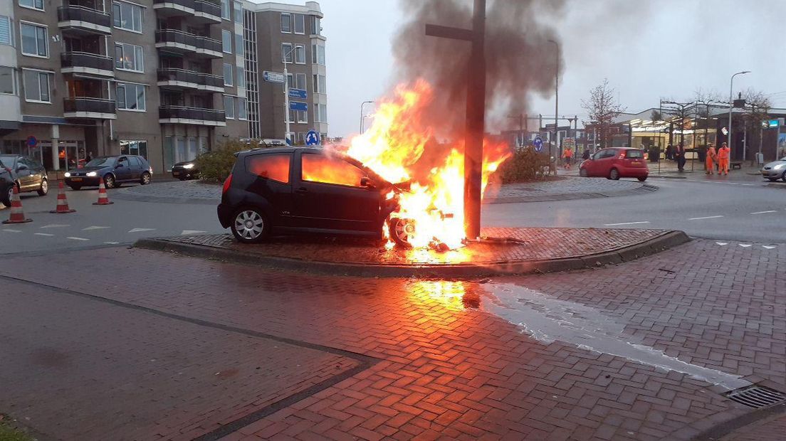 Autobrand bij station Coevorden (Rechten: Van Oost Media)