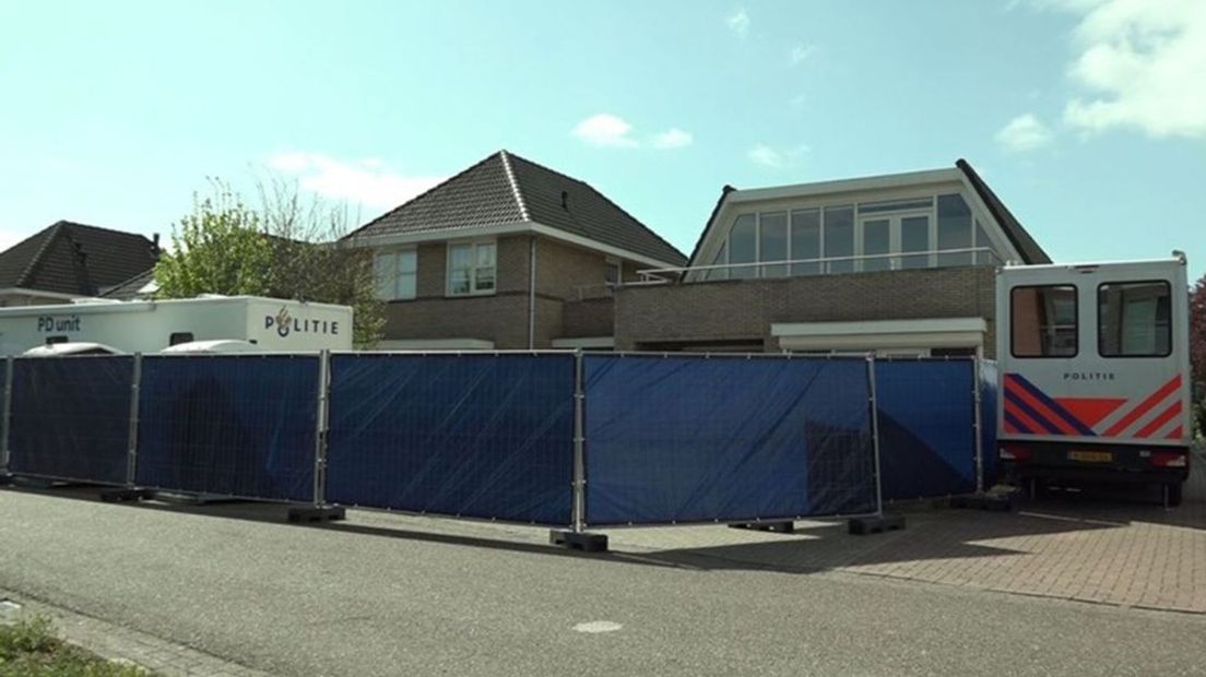 Onderzoek bij de woning in Beneden-Leeuwen.