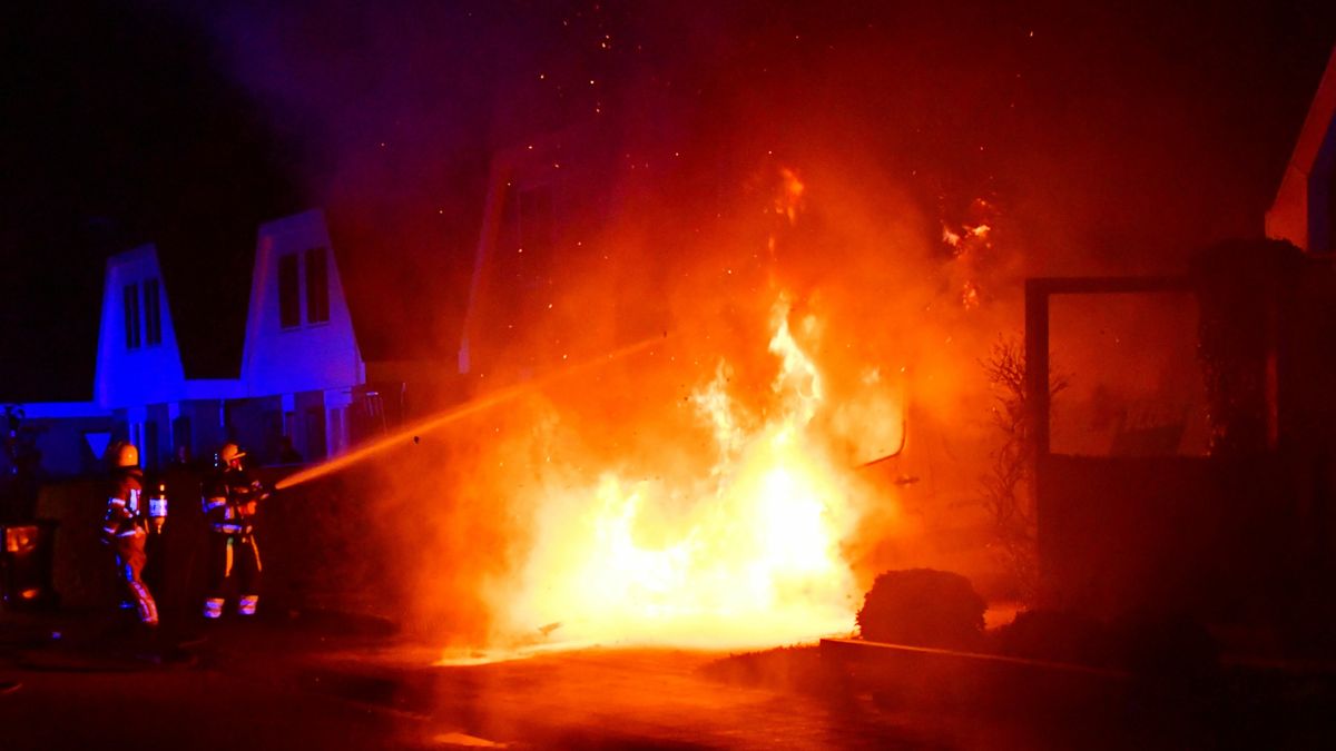 Groot gaslek in Haulerwijk, straat afgesloten | A7 morgennacht dicht