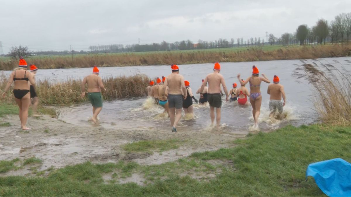 André van Duin in Elsloo, ME-inzet en afgelaste nieuwjaarsduiken: zo verliep de jaarwisseling in Fry