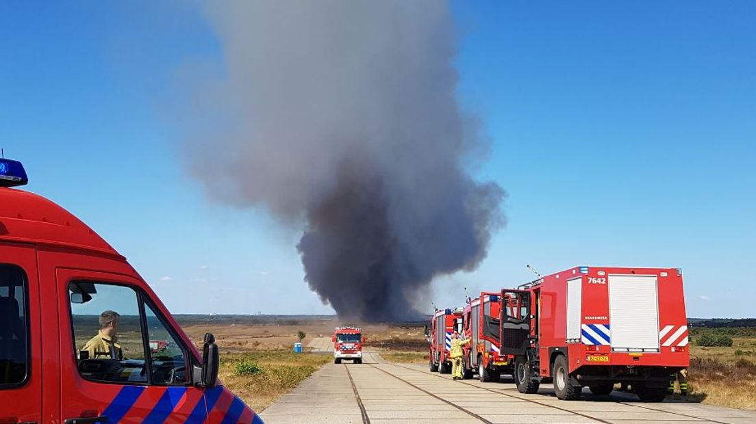 Op het Artillerie Schietkamp bij Oldebroek heeft zondag een grote heidebrand gewoed. Volgens de veiligheidsregio ging het om een gebied van zo'n 200 bij 600 meter.