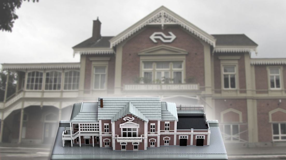 Een impressie van het stationsgebouw van Baarn in Legostenen