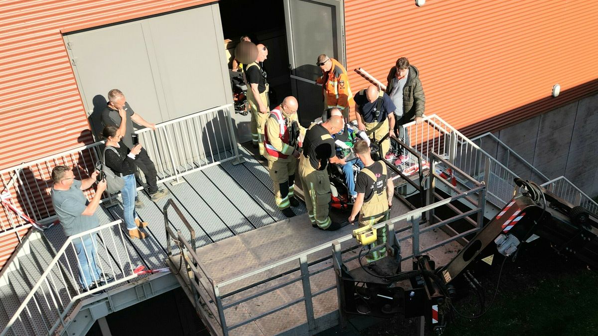 Lift kapot: rolstoelhockeyers zitten vast in sporthal Hoogeveen