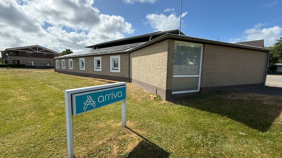 Lege busremise op Terschelling al maanden bron van zorg: tijdelijke stalling 