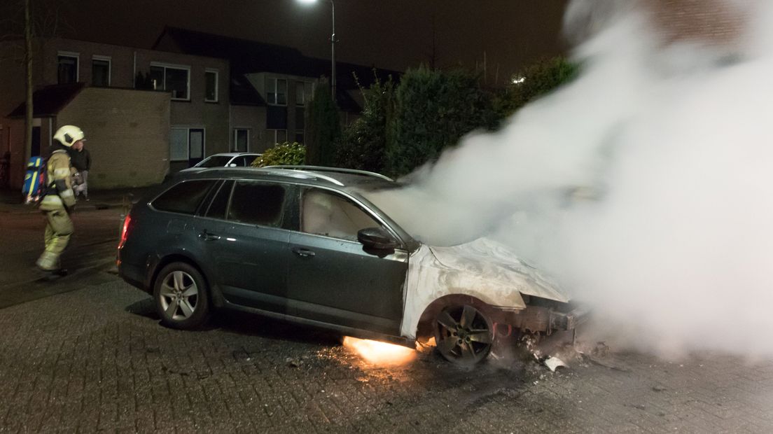 Het voertuig raakte flink beschadigd.