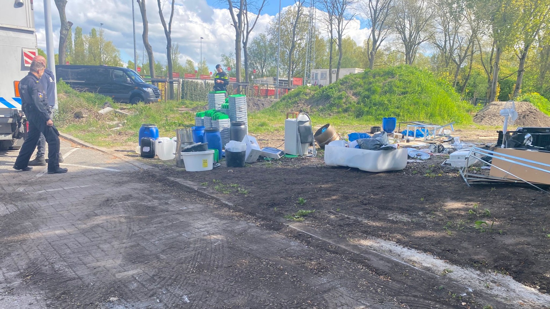 Drugsafval gevonden naast afvalscheidingsstation Utrecht Lunetten: 'Dumpveldje geworden'