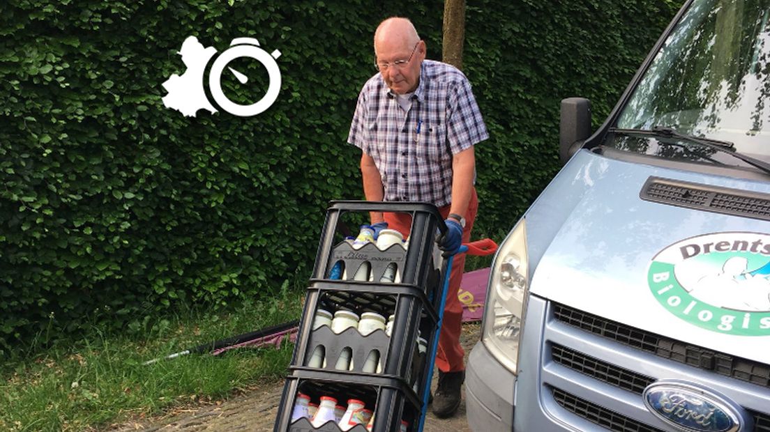 Mans (80) werkt nog altijd als chauffeur voor een zuivelbedrijf in Rolde (Rechten: Frits Emmelkamp/RTV Drenthe)