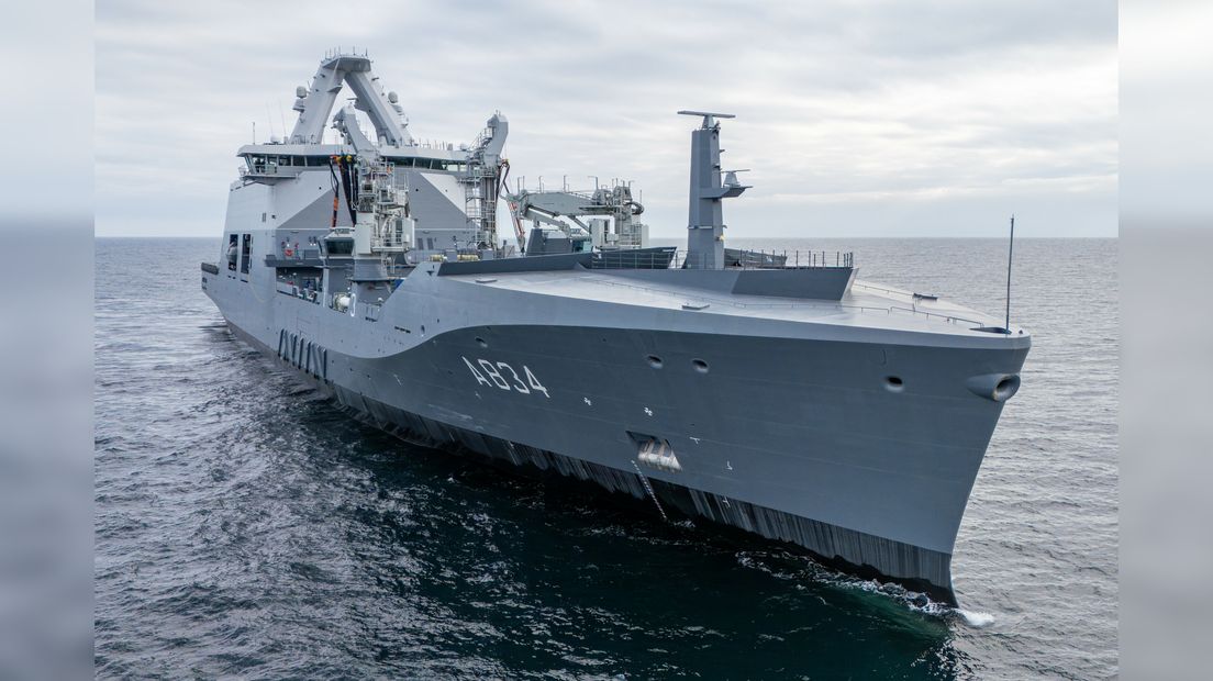Het schip is bijna 180 meter lang en telt een 75-koppige bemanning
