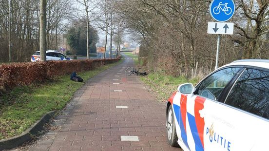 Man komt om bij auto-ongeluk met fiets in Oud-Beijerland, bestuurder aangehouden. Man komt om bij auto-ongeluk met fiets in Oud-Beijerland, bestuurder aangehouden.