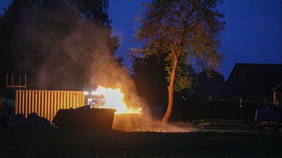 Brand op boerenerf • auto botst tegen woning