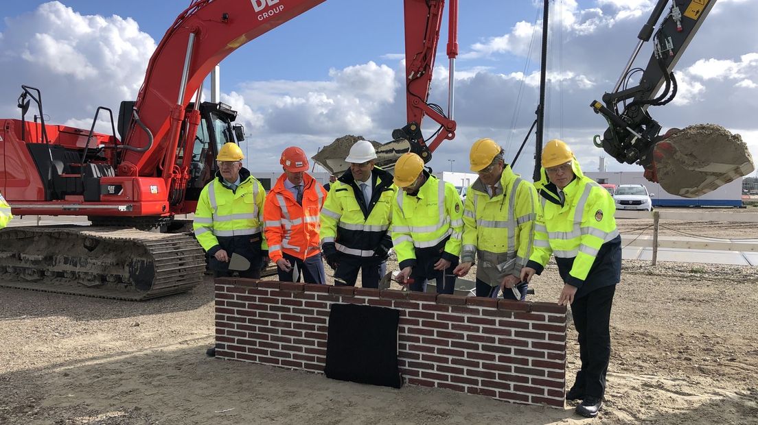 De starthandeling voor de bouw van de stikstoffabriek