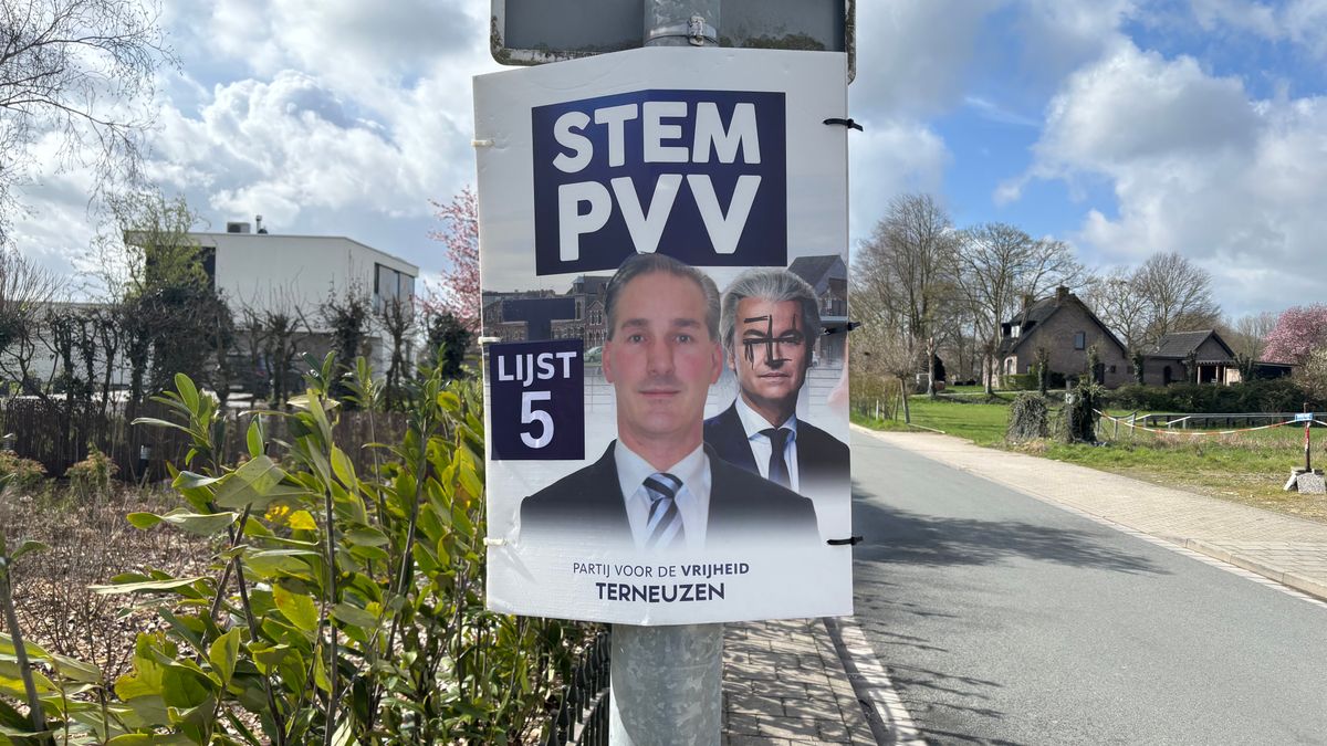 PVV-borden Terneuzen beklad met hakenkruizen: 'Wat ons betreft over vier jaar zonder borden'