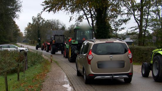 Trekkers houden verkeer op uit protest tegen sluipverkeer