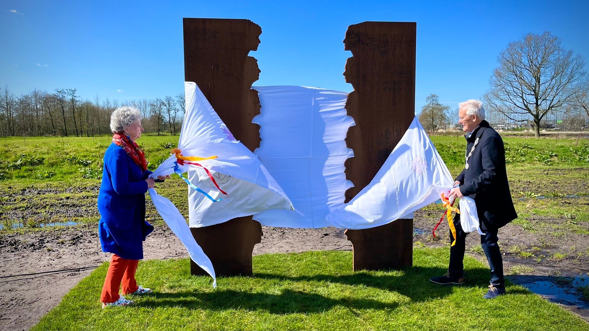 Het monument van kunstenaar Margôt Ritman wordt blootgesteld