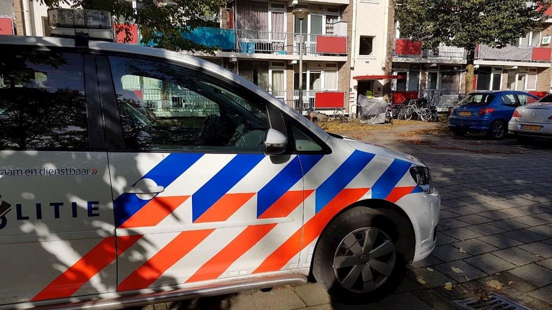 Politieonderzoek bij de flat aan de Theresiastraat in Hengelo