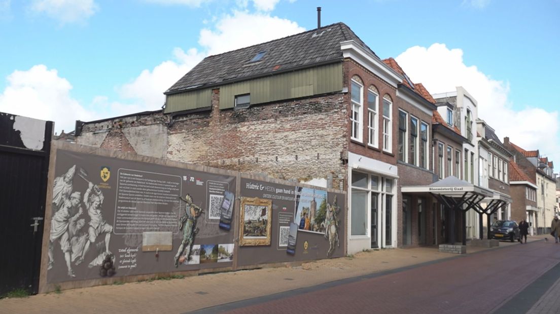 Op een braakliggend stuk in de Gasthuisstraat komt het entreegebouw van het nieuwe museum