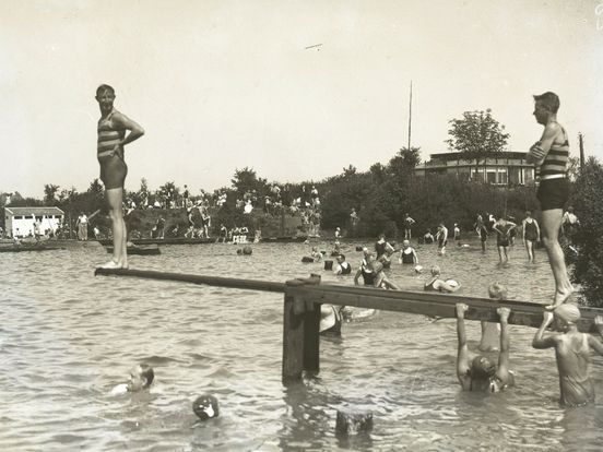 Duik mee in de geschiedenis van verdwenen zwemplassen en bosbaden in Drenthe