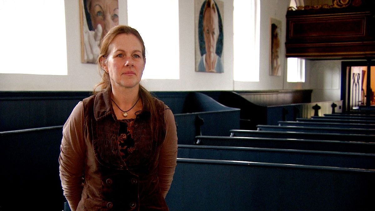 Barbara knapte zelf haar kerkje op; nu spaart ze nog voor drie kroonluchters