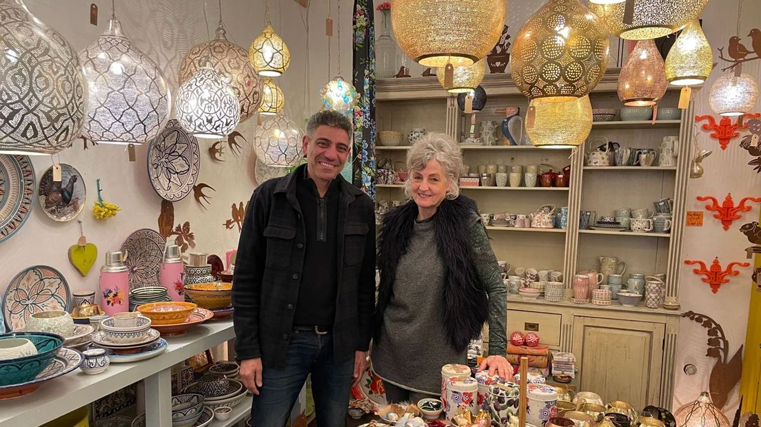 Eigenaren Naser Ishak en Marian Barten stoppen na 21 jaar met hun winkel Hadaya.