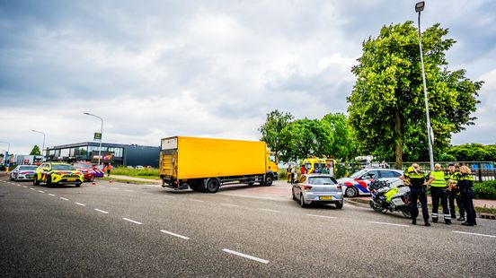 Fietser overleden na aanrijding met Utrechtse vrachtwagenchauffeur. Fietser overleden na aanrijding met Utrechtse vrachtwagenchauffeur.