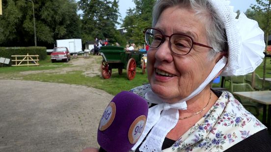 Foto: Oogstfeest in Putten trekt jong en oud: 'Vroeger hard gewerkt voor ons eten'
