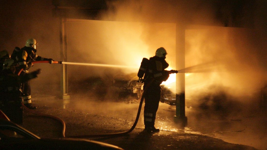 Auto's branden in Deventer