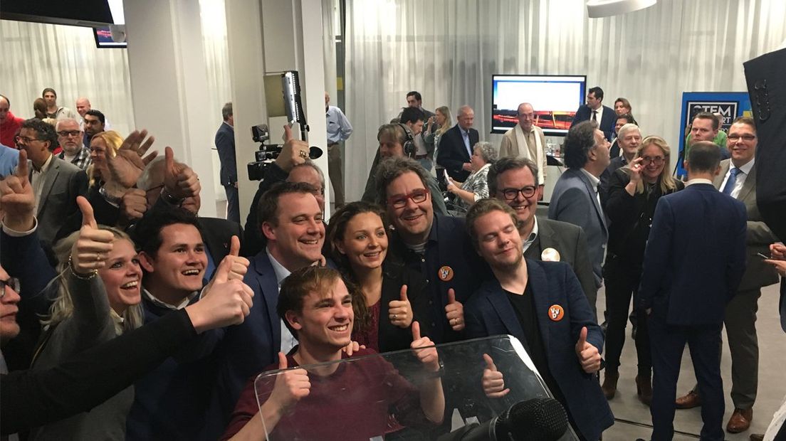 Juichende VVD-ers in Zoetermeer. Foto Omroep West