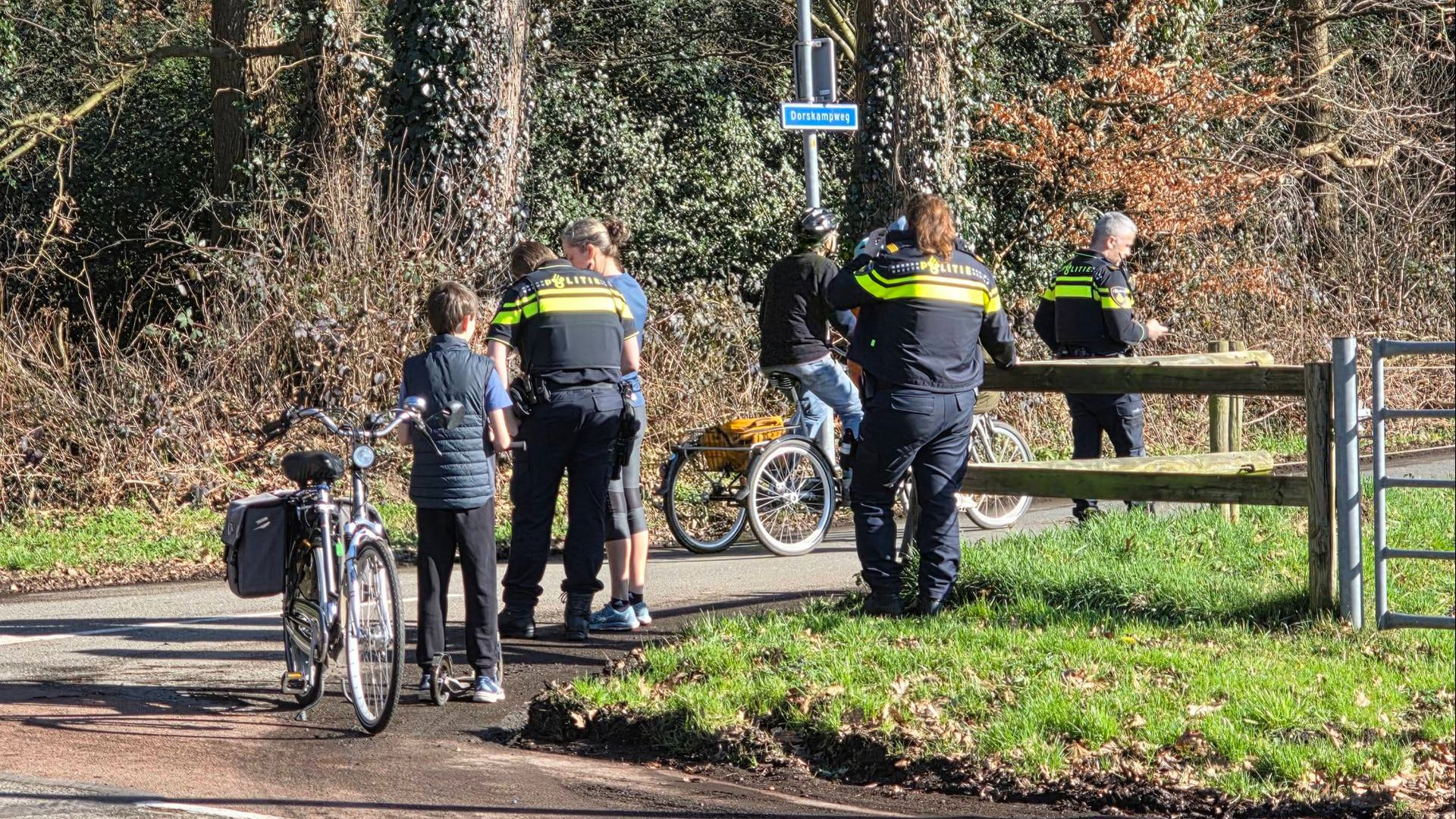 Fietser gewond bij botsing, automobilist rijdt door