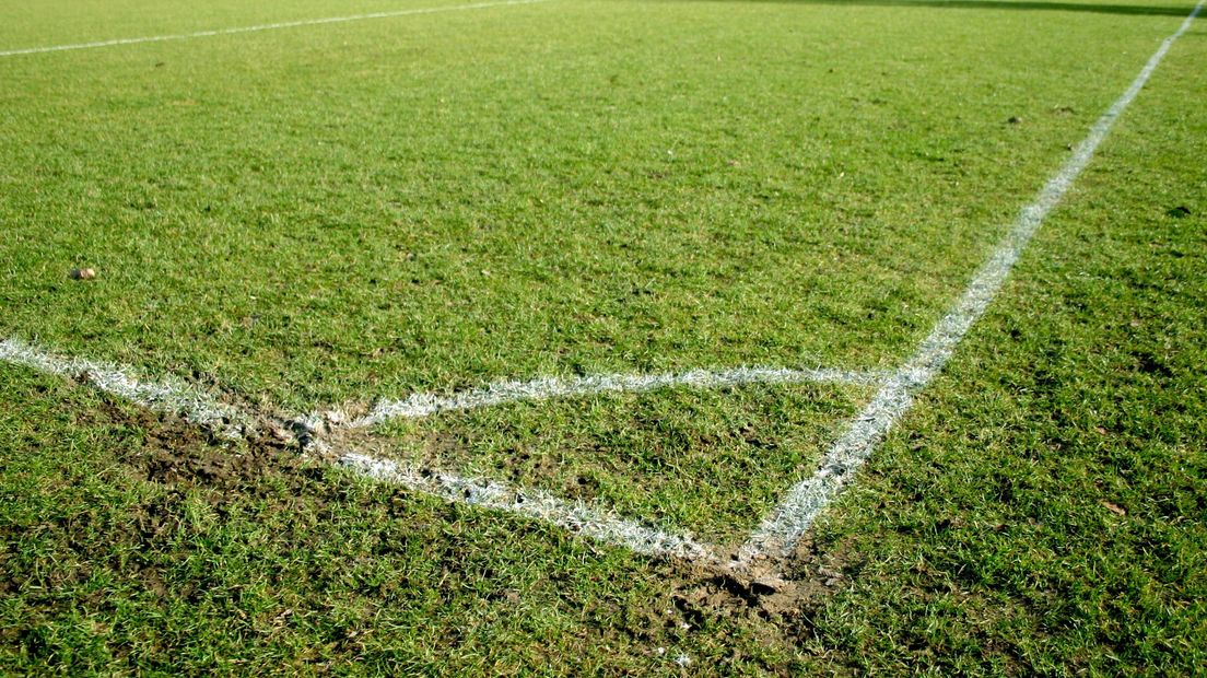 Voetbalvelden van VV Beilen en Fit Boys zijn onbespeelbaar door regen (Rechten: Archief RTV Drenthe)