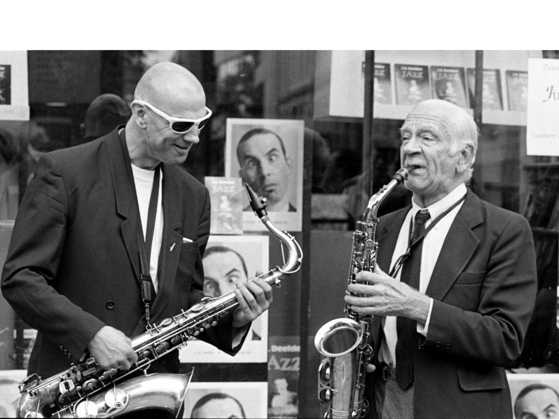 Ger van Voorden (Ger Sax) en Piet le Blanc, twee befaamde Rotterdamse saxofonisten van weleer.