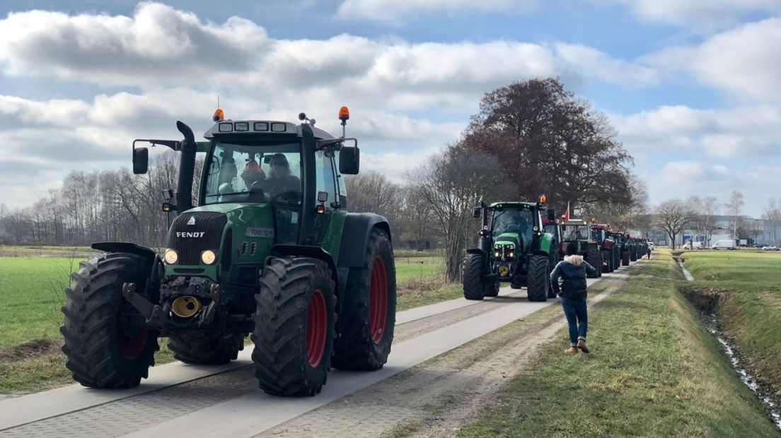 Boeren onderweg naar de politieke manifestatie in Lievelde