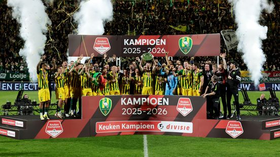 Kampioensschaal uitgereikt aan ADO Den Haag in uitverkocht stadion Home